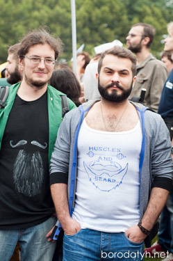 Шествие бородачей на карнавале в Парке Горького